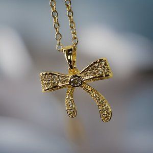 Gold 1 ct Relief Zircon Gift Bow Pendant Necklace